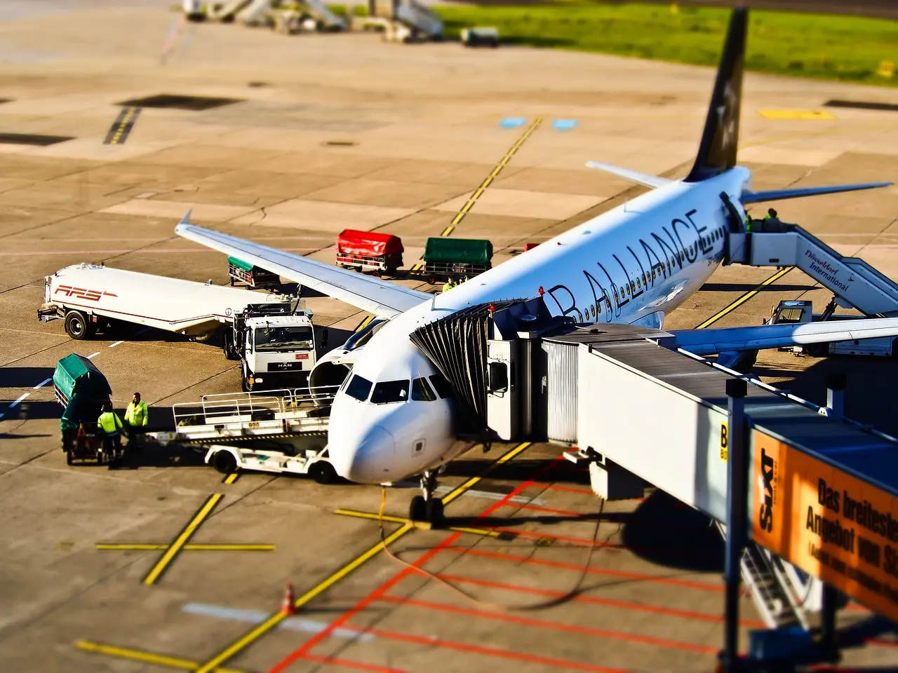 Bowerman Airport & Lana's Cafe — aviation and transportation site in the Pacific Northwest