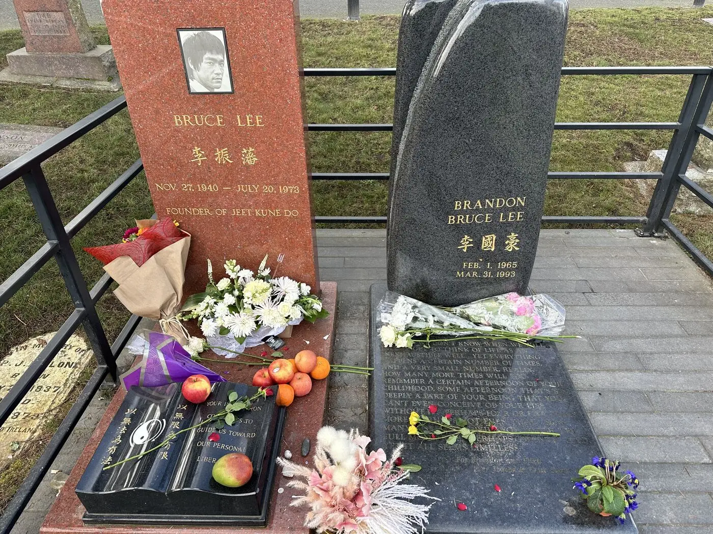 Bruce Lee & Brandon Lee — Lake View Cemetery — culture and community site in the Pacific Northwest